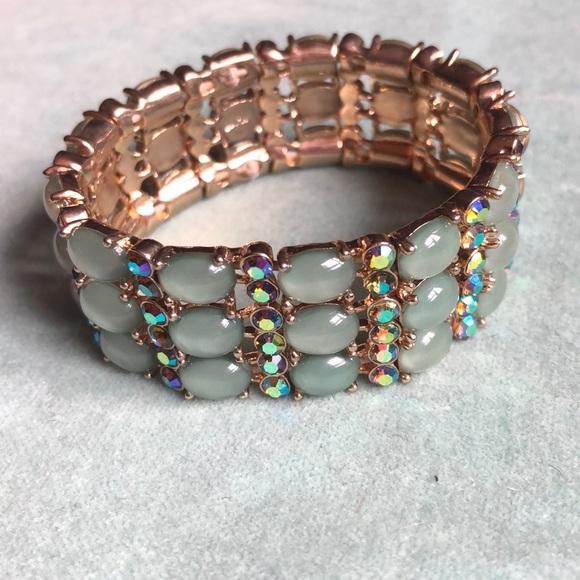 🌞❤️Stunning Crystal & Iridescent Bead Bracelet! - Picture 3 of 8